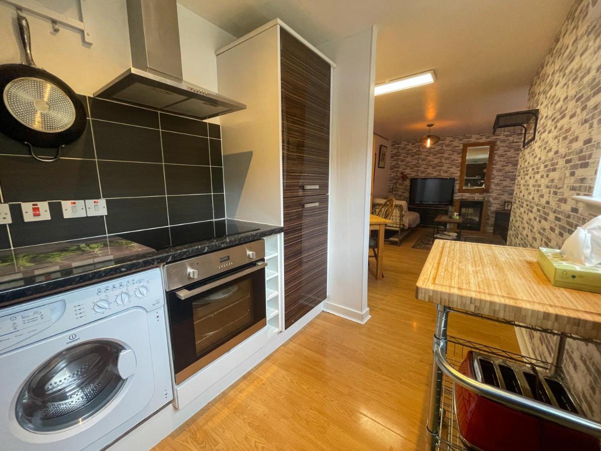 Kelvingrove 2 Bedroom Apartment - Private Parking Glasgow Exteriör bild
