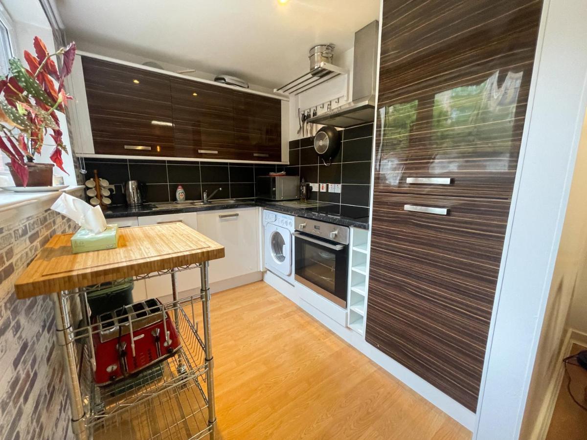 Kelvingrove 2 Bedroom Apartment - Private Parking Glasgow Exteriör bild